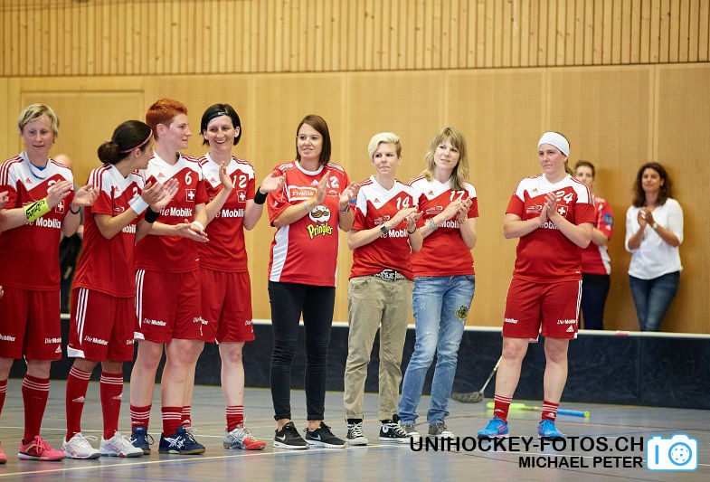 Testspiel zwischen den Damen A Nationalmannschaften Golden Girls - Damen A-Nati 
Resultat 6 : 3 am 16. Mai 2015 in der Sporthalle Ruebisbach in Kloten
Bild: Michael Peter
