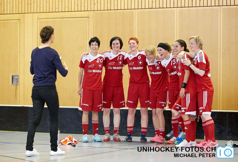 Testspiel zwischen den Damen A Nationalmannschaften Golden Girls - Damen A-Nati 
Resultat 6 : 3 am 16. Mai 2015 in der Sporthalle Ruebisbach in Kloten
Bild: Michael Peter