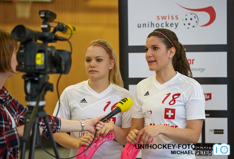 Testspiel zwischen den Damen A Nationalmannschaften Golden Girls - Damen A-Nati 
Resultat 6 : 3 am 16. Mai 2015 in der Sporthalle Ruebisbach in Kloten
Bild: Michael Peter