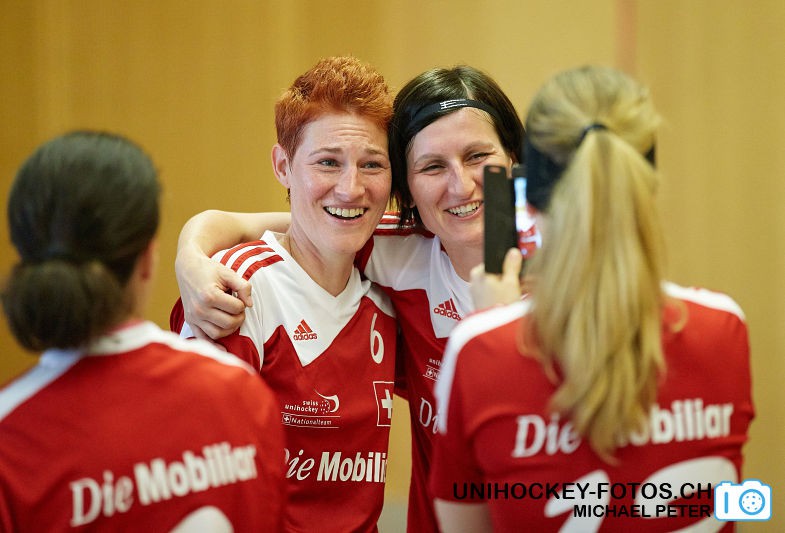 Testspiel zwischen den Damen A Nationalmannschaften Golden Girls - Damen A-Nati 
Resultat 6 : 3 am 16. Mai 2015 in der Sporthalle Ruebisbach in Kloten
Bild: Michael Peter