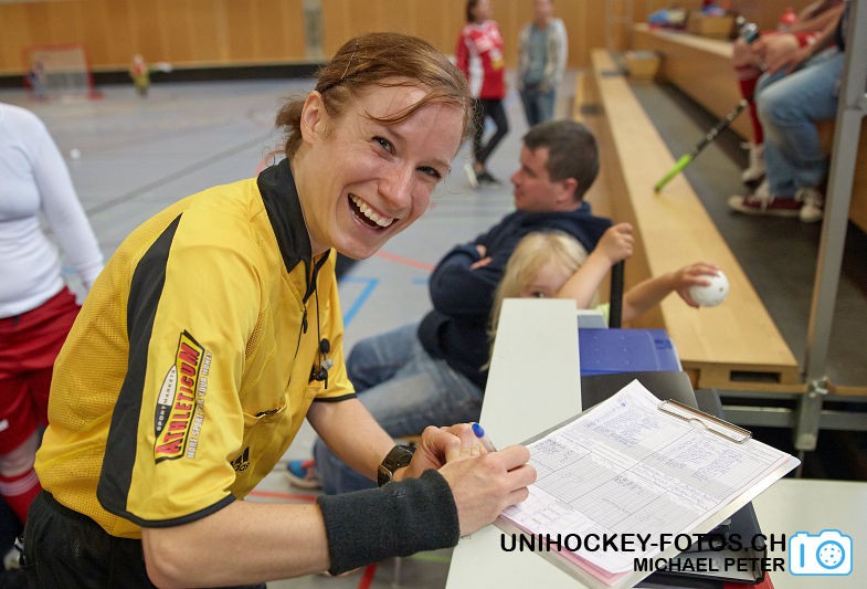 Testspiel zwischen den Damen A Nationalmannschaften Golden Girls - Damen A-Nati 
Resultat 6 : 3 am 16. Mai 2015 in der Sporthalle Ruebisbach in Kloten
Bild: Michael Peter