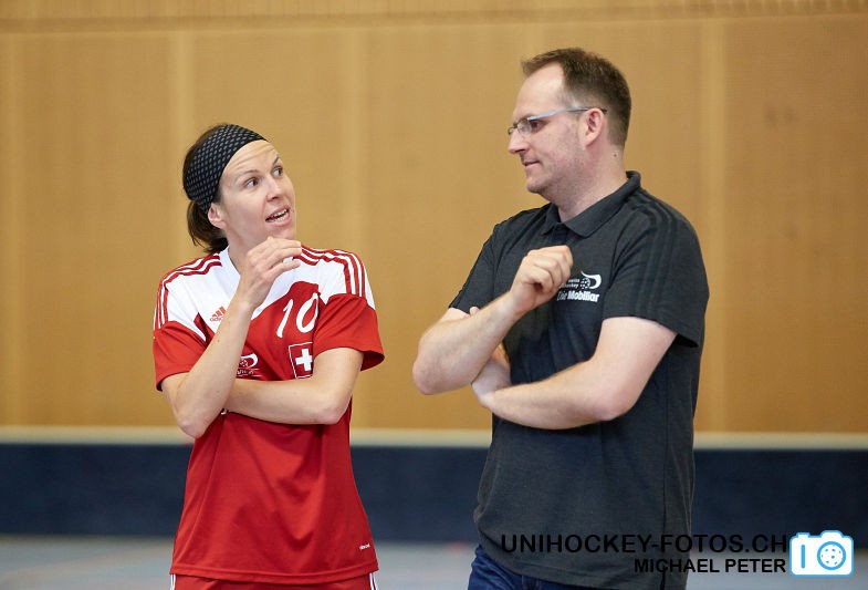 Testspiel zwischen den Damen A Nationalmannschaften Golden Girls - Damen A-Nati 
Resultat 6 : 3 am 16. Mai 2015 in der Sporthalle Ruebisbach in Kloten
Bild: Michael Peter