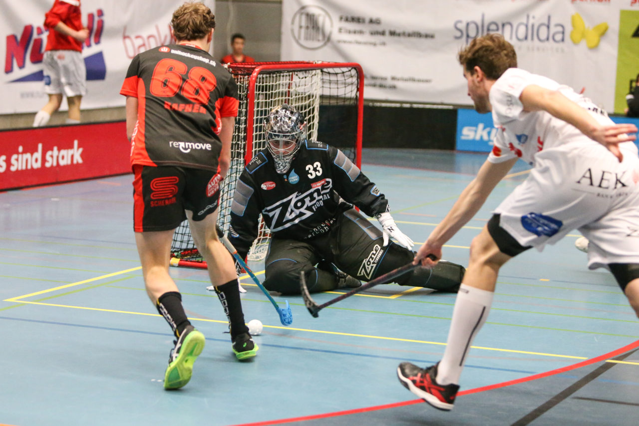 Buchholz (Uster), 07.01.2017, Unihockey Herren NLA, UHC Uster - UHC Thun, Marcel Straubhaar (Nr. 33, UHC Thun)

(Severin Binkert, unihockey-fotos.ch)

Copyright: Severin Binkert, unihockey-fotos.ch – Dieses Bild wurde durch swiss unihockey lizenziert und darf ausschliesslich auf den Online-Kanälen von swiss unihockey verwendet werden. Die redaktionelle oder kommerzielle Nutzung durch Dritte (Medien, Vereine, Unternehmen oder Privatpersonen) per Download von diesem flickr-Account ist ausgeschlossen. Das Bild kann bei Interesse via unihockey-fotos.ch kostenpflichtig lizenziert werden. unihockey-fotos.ch behält sich vor, fehlbaren Medien, Vereinen, Unternehmen oder Privatpersonen Bilder mit einem Zuschlag in Rechnung zu stellen.