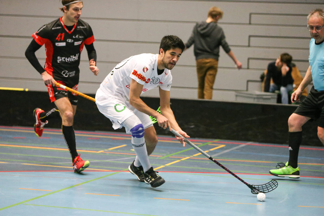 Buchholz (Uster), 07.01.2017, Unihockey Herren NLA, UHC Uster - UHC Thun, Ryan Winkler (Nr. 30, UHC Thun)

(Severin Binkert, unihockey-fotos.ch)

Copyright: Severin Binkert, unihockey-fotos.ch – Dieses Bild wurde durch swiss unihockey lizenziert und darf ausschliesslich auf den Online-Kanälen von swiss unihockey verwendet werden. Die redaktionelle oder kommerzielle Nutzung durch Dritte (Medien, Vereine, Unternehmen oder Privatpersonen) per Download von diesem flickr-Account ist ausgeschlossen. Das Bild kann bei Interesse via unihockey-fotos.ch kostenpflichtig lizenziert werden. unihockey-fotos.ch behält sich vor, fehlbaren Medien, Vereinen, Unternehmen oder Privatpersonen Bilder mit einem Zuschlag in Rechnung zu stellen.
