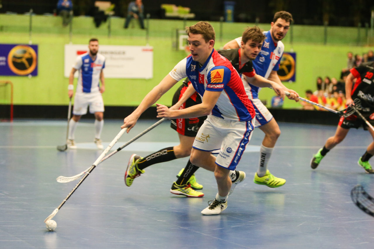 Sporthalle Hardau (Zürich), 21.01.2017, Unihockey Herren NLA, GC Unihockey - UHC Uster, Joël Rüegger (Nr. 95, GC Unihockey)

(Severin Binkert, unihockey-fotos.ch)

Copyright: Severin Binkert, unihockey-fotos.ch – Dieses Bild wurde durch swiss unihockey lizenziert und darf ausschliesslich auf den Online-Kanälen von swiss unihockey verwendet werden. Die redaktionelle oder kommerzielle Nutzung durch Dritte (Medien, Vereine, Unternehmen oder Privatpersonen) per Download von diesem flickr-Account ist ausgeschlossen. Das Bild kann bei Interesse via unihockey-fotos.ch kostenpflichtig lizenziert werden. unihockey-fotos.ch behält sich vor, fehlbaren Medien, Vereinen, Unternehmen oder Privatpersonen Bilder mit einem Zuschlag in Rechnung zu stellen.