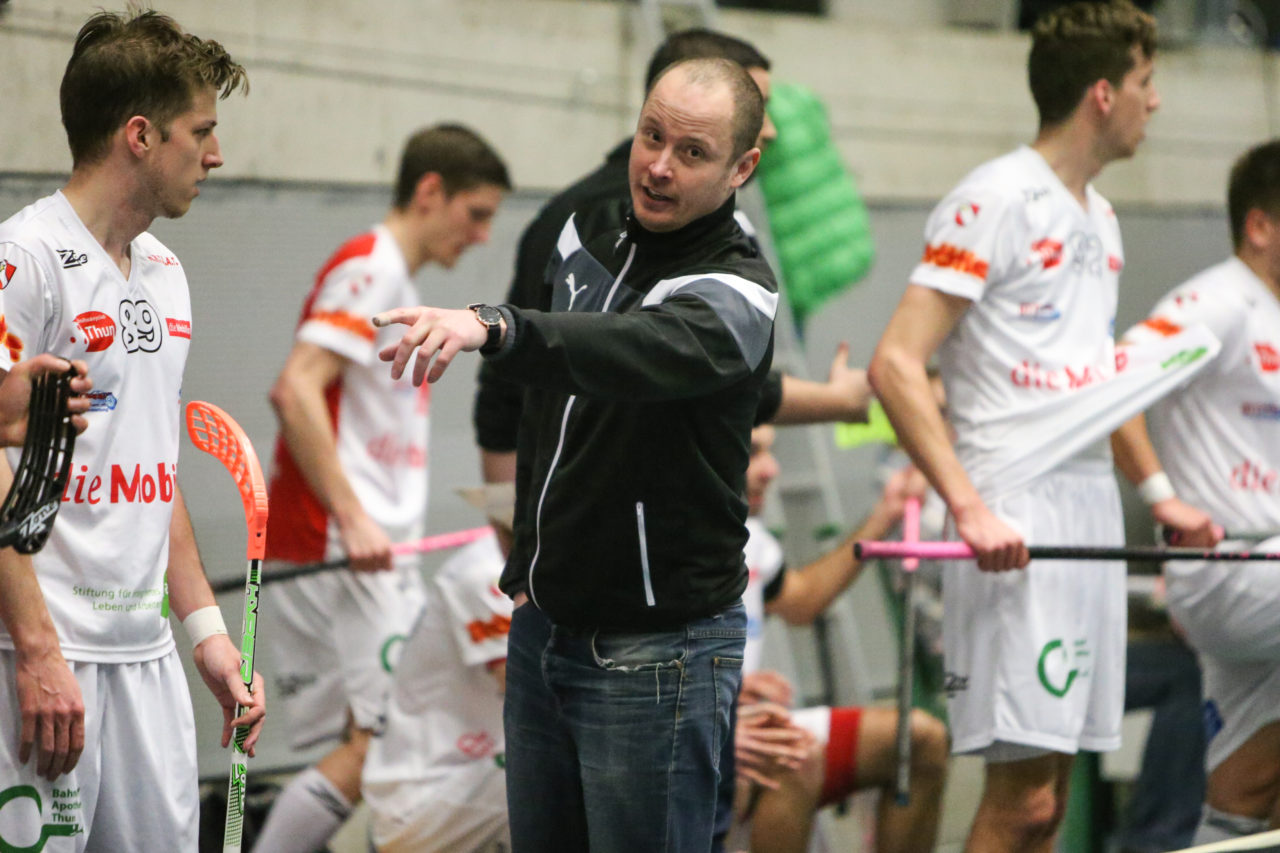 Buchholz (Uster), 07.01.2017, Unihockey Herren NLA, UHC Uster - UHC Thun, Andreas Lindström (UHC Thun)

(Severin Binkert, unihockey-fotos.ch)

Copyright: Severin Binkert, unihockey-fotos.ch – Dieses Bild wurde durch swiss unihockey lizenziert und darf ausschliesslich auf den Online-Kanälen von swiss unihockey verwendet werden. Die redaktionelle oder kommerzielle Nutzung durch Dritte (Medien, Vereine, Unternehmen oder Privatpersonen) per Download von diesem flickr-Account ist ausgeschlossen. Das Bild kann bei Interesse via unihockey-fotos.ch kostenpflichtig lizenziert werden. unihockey-fotos.ch behält sich vor, fehlbaren Medien, Vereinen, Unternehmen oder Privatpersonen Bilder mit einem Zuschlag in Rechnung zu stellen.