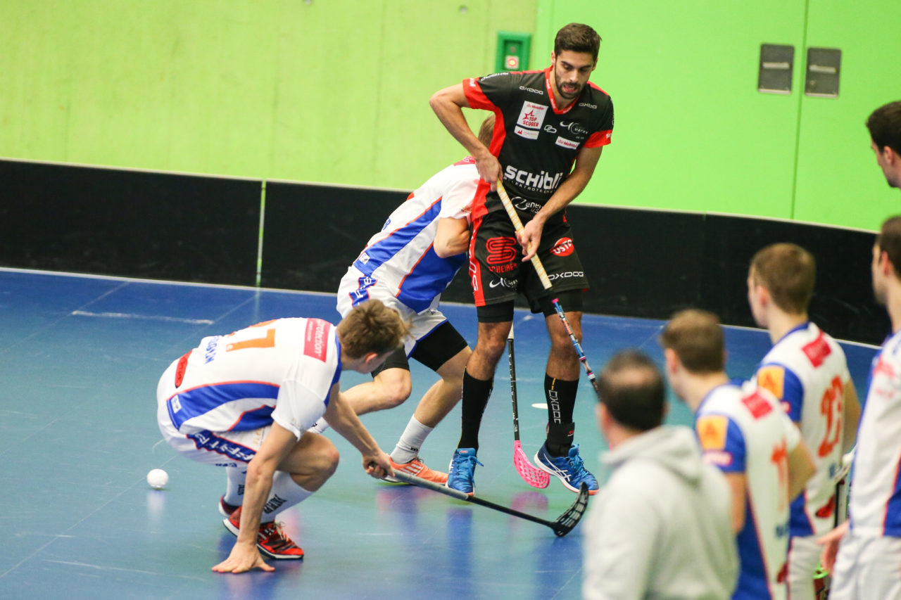 Sporthalle Hardau (Zürich), 21.01.2017, Unihockey Herren NLA, GC Unihockey - UHC Uster, Manuel Hummer (Nr. 87, UHC Uster)

(Severin Binkert, unihockey-fotos.ch)

Copyright: Severin Binkert, unihockey-fotos.ch – Dieses Bild wurde durch swiss unihockey lizenziert und darf ausschliesslich auf den Online-Kanälen von swiss unihockey verwendet werden. Die redaktionelle oder kommerzielle Nutzung durch Dritte (Medien, Vereine, Unternehmen oder Privatpersonen) per Download von diesem flickr-Account ist ausgeschlossen. Das Bild kann bei Interesse via unihockey-fotos.ch kostenpflichtig lizenziert werden. unihockey-fotos.ch behält sich vor, fehlbaren Medien, Vereinen, Unternehmen oder Privatpersonen Bilder mit einem Zuschlag in Rechnung zu stellen.