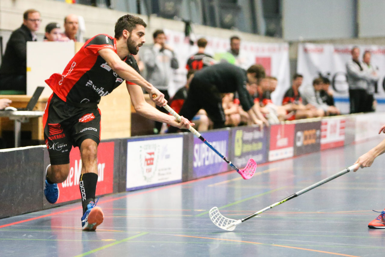 Buchholz (Uster), 08.01.2017, Unihockey Herren NLA, UHC Uster - Unihockey Tigers Langnau, Manuel Hummer (Nr. 87, UHC Uster)

(Severin Binkert, unihockey-fotos.ch)

Copyright: Severin Binkert, unihockey-fotos.ch – Dieses Bild wurde durch swiss unihockey lizenziert und darf ausschliesslich auf den Online-Kanälen von swiss unihockey verwendet werden. Die redaktionelle oder kommerzielle Nutzung durch Dritte (Medien, Vereine, Unternehmen oder Privatpersonen) per Download von diesem flickr-Account ist ausgeschlossen. Das Bild kann bei Interesse via unihockey-fotos.ch kostenpflichtig lizenziert werden. unihockey-fotos.ch behält sich vor, fehlbaren Medien, Vereinen, Unternehmen oder Privatpersonen Bilder mit einem Zuschlag in Rechnung zu stellen.