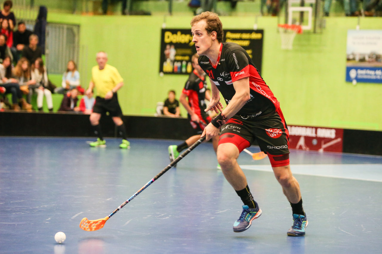 Sporthalle Hardau (Zürich), 21.01.2017, Unihockey Herren NLA, GC Unihockey - UHC Uster, Florian Bolliger (Nr. 21, UHC Uster)

(Severin Binkert, unihockey-fotos.ch)

Copyright: Severin Binkert, unihockey-fotos.ch – Dieses Bild wurde durch swiss unihockey lizenziert und darf ausschliesslich auf den Online-Kanälen von swiss unihockey verwendet werden. Die redaktionelle oder kommerzielle Nutzung durch Dritte (Medien, Vereine, Unternehmen oder Privatpersonen) per Download von diesem flickr-Account ist ausgeschlossen. Das Bild kann bei Interesse via unihockey-fotos.ch kostenpflichtig lizenziert werden. unihockey-fotos.ch behält sich vor, fehlbaren Medien, Vereinen, Unternehmen oder Privatpersonen Bilder mit einem Zuschlag in Rechnung zu stellen.