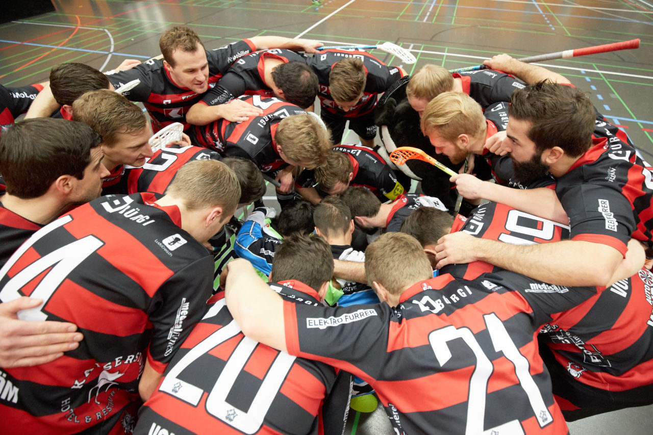 Ad Astra Sarnen - Basel Regio Resultat 4 : 3 
am 22. Januar 2017 in der Dreifachhalle Sarnen 
Bild: Michael Peter und Stefan Bräutigam