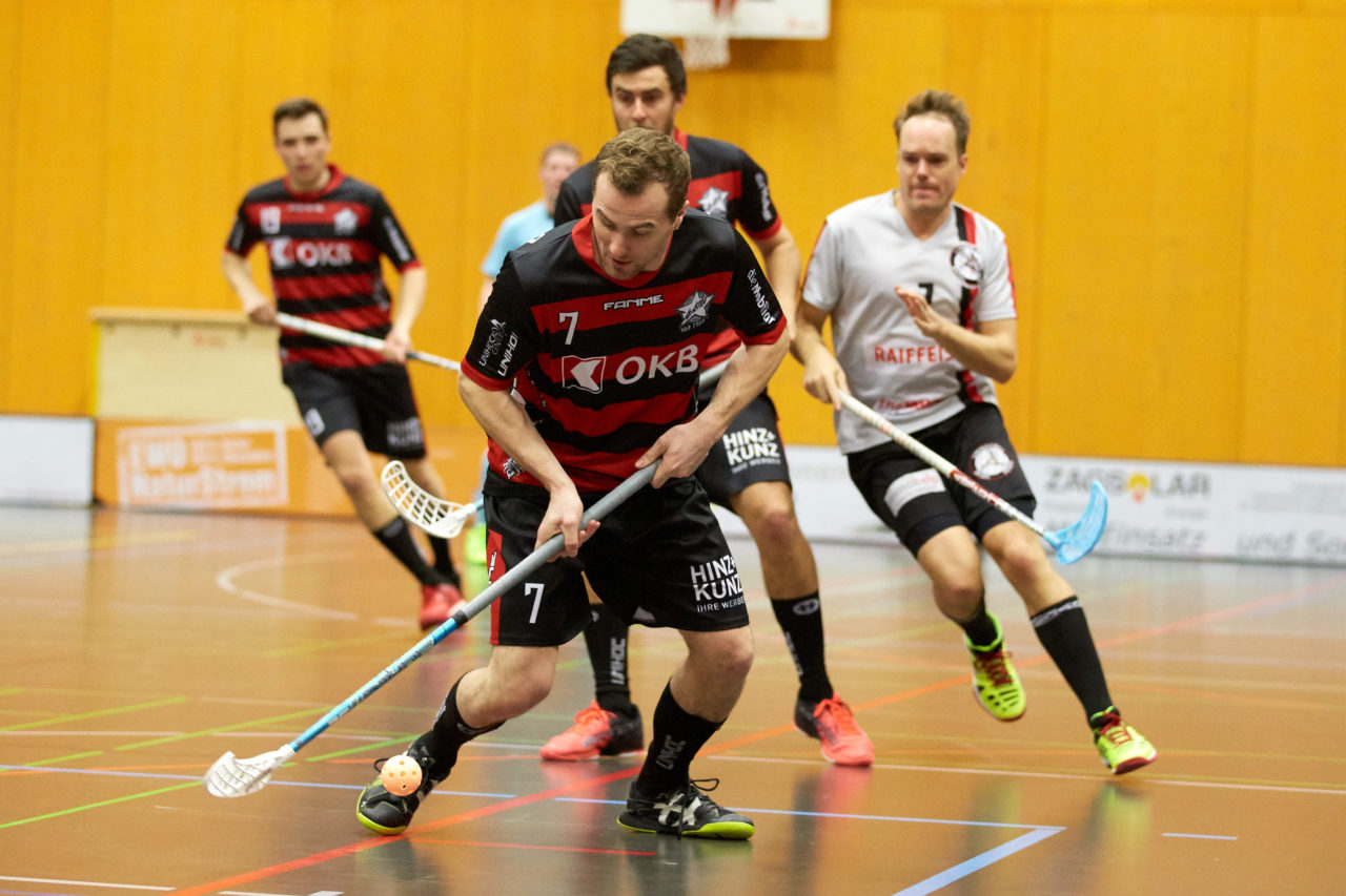Ad Astra Sarnen - Basel Regio Resultat 4 : 3 
am 22. Januar 2017 in der Dreifachhalle Sarnen 
Bild: Michael Peter und Stefan Bräutigam