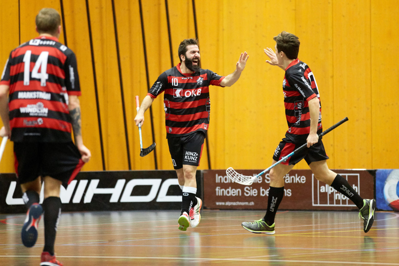 Ad Astra Sarnen - Basel Regio Resultat 4 : 3 
am 22. Januar 2017 in der Dreifachhalle Sarnen 
Bild: Michael Peter und Stefan Bräutigam