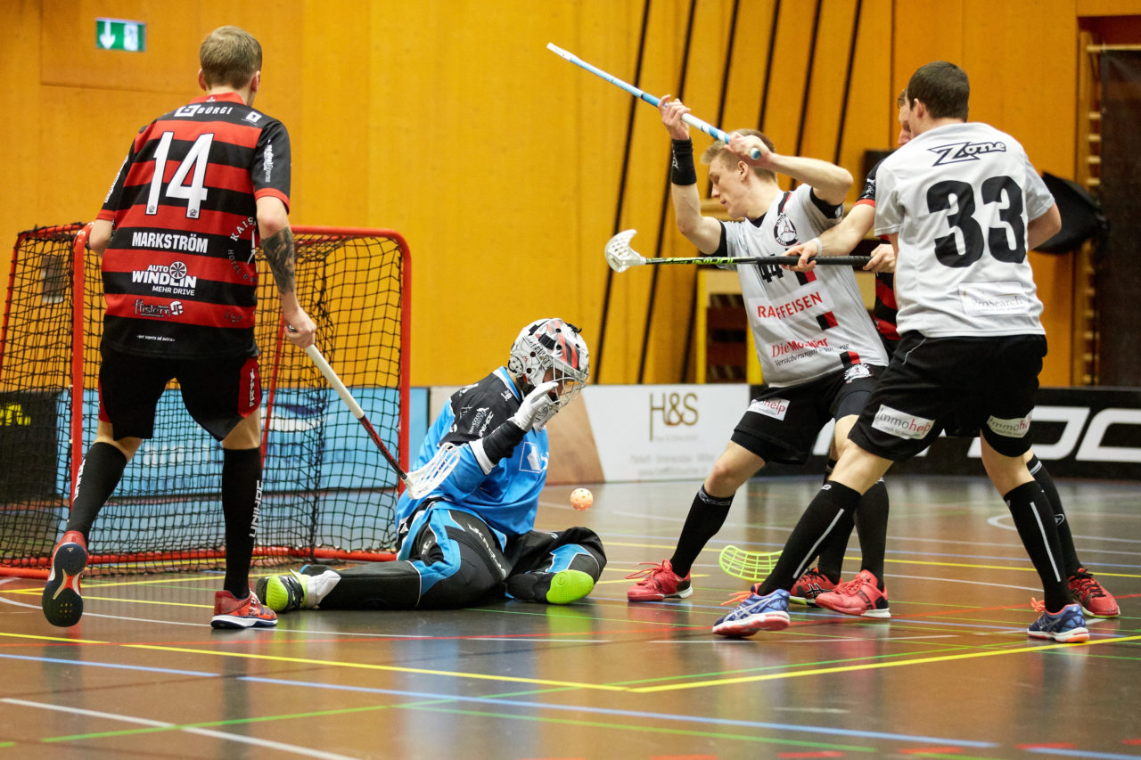 Ad Astra Sarnen - Basel Regio Resultat 4 : 3 
am 22. Januar 2017 in der Dreifachhalle Sarnen 
Bild: Michael Peter und Stefan Bräutigam