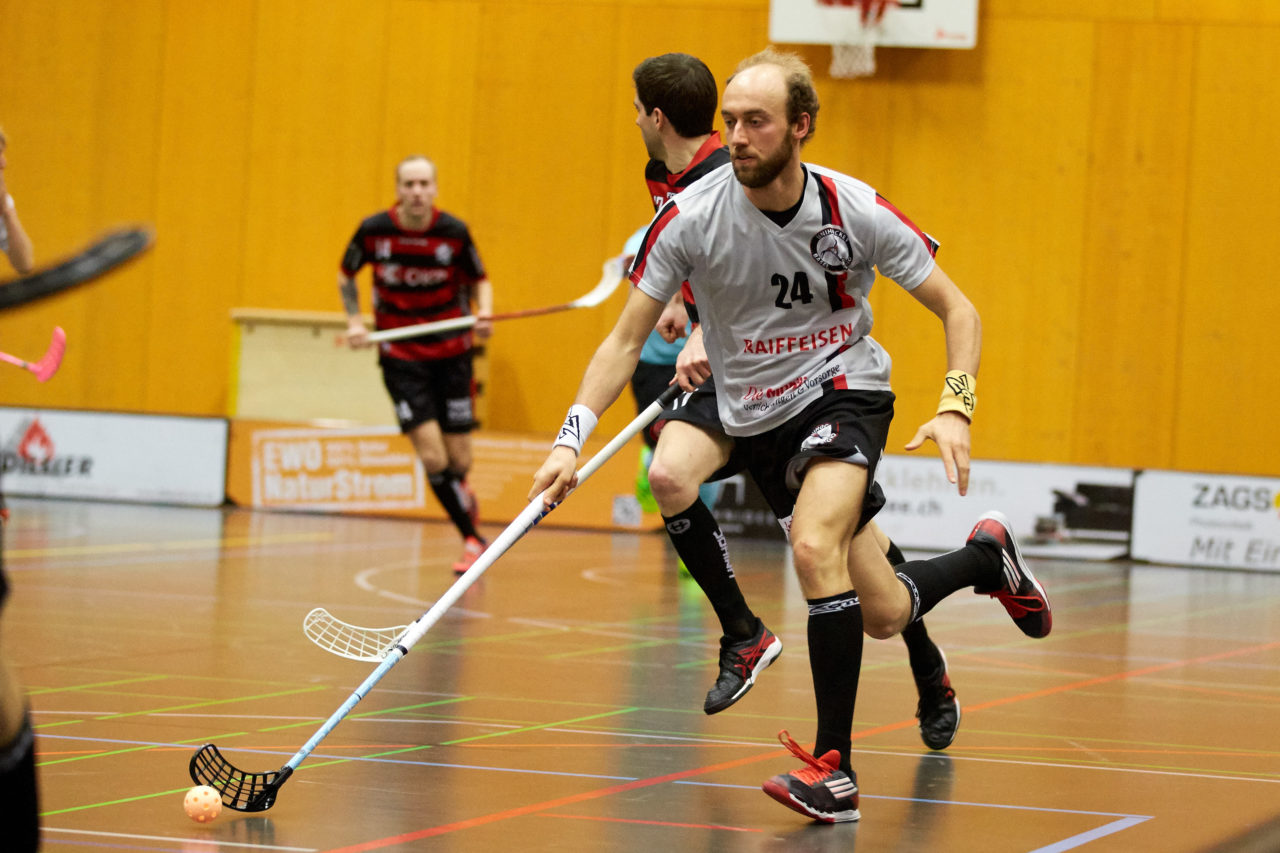 Ad Astra Sarnen - Basel Regio Resultat 4 : 3 
am 22. Januar 2017 in der Dreifachhalle Sarnen 
Bild: Michael Peter und Stefan Bräutigam