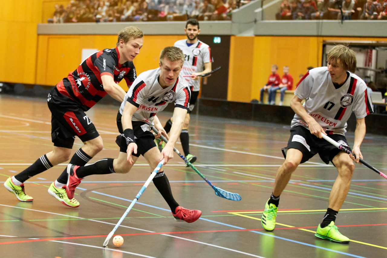 Ad Astra Sarnen - Basel Regio Resultat 4 : 3 
am 22. Januar 2017 in der Dreifachhalle Sarnen 
Bild: Michael Peter und Stefan Bräutigam