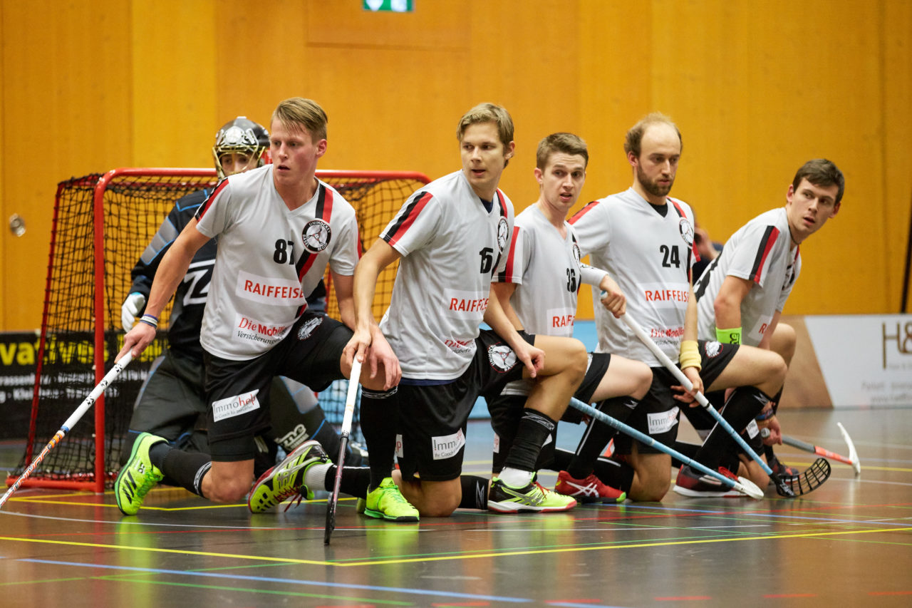 Ad Astra Sarnen - Basel Regio Resultat 4 : 3 
am 22. Januar 2017 in der Dreifachhalle Sarnen 
Bild: Michael Peter und Stefan Bräutigam