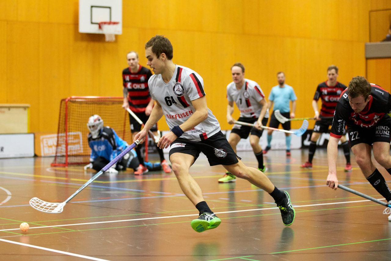Ad Astra Sarnen - Basel Regio Resultat 4 : 3 
am 22. Januar 2017 in der Dreifachhalle Sarnen 
Bild: Michael Peter und Stefan Bräutigam