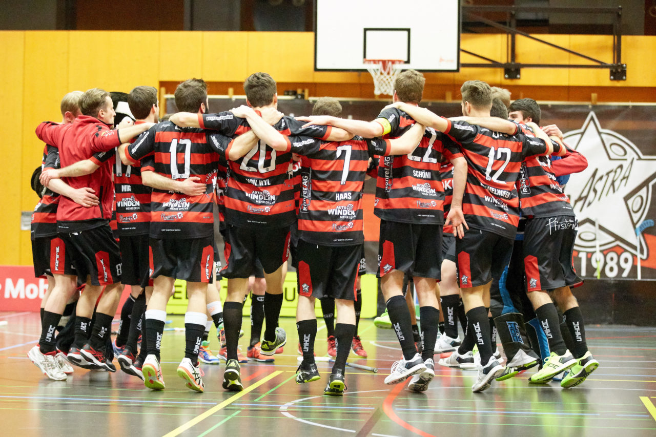 Ad Astra Sarnen - Basel Regio Resultat 4 : 3 
am 22. Januar 2017 in der Dreifachhalle Sarnen 
Bild: Michael Peter und Stefan Bräutigam