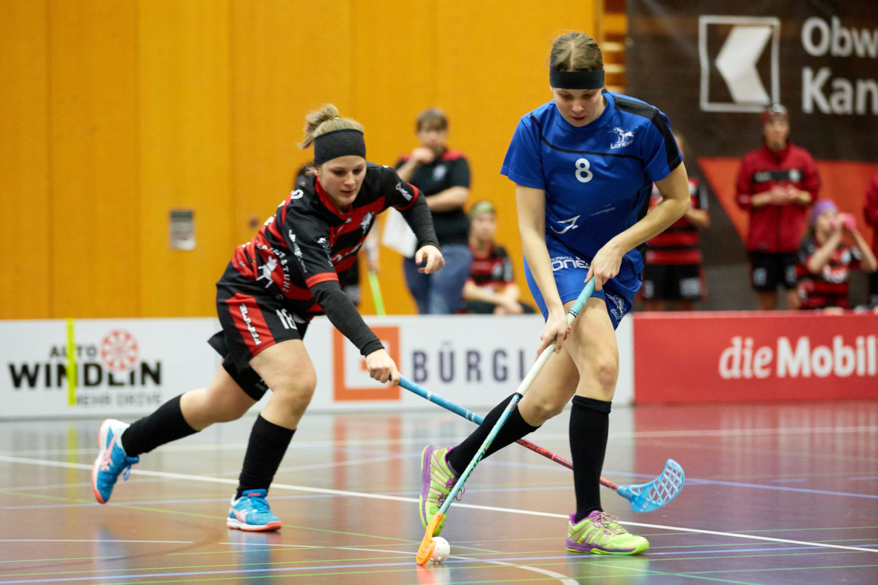 Ad Astra Sarnen - Floorball Zurich Lioness Resultat 5 : 4 nach Penaltyschiessen 
am 22. Januar 2017 in der Dreifachhalle Sarnen 
Bild: Michael Peter und Stefan Bräutigam