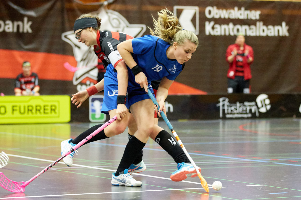 Ad Astra Sarnen - Floorball Zurich Lioness Resultat 5 : 4 nach Penaltyschiessen 
am 22. Januar 2017 in der Dreifachhalle Sarnen 
Bild: Michael Peter und Stefan Bräutigam