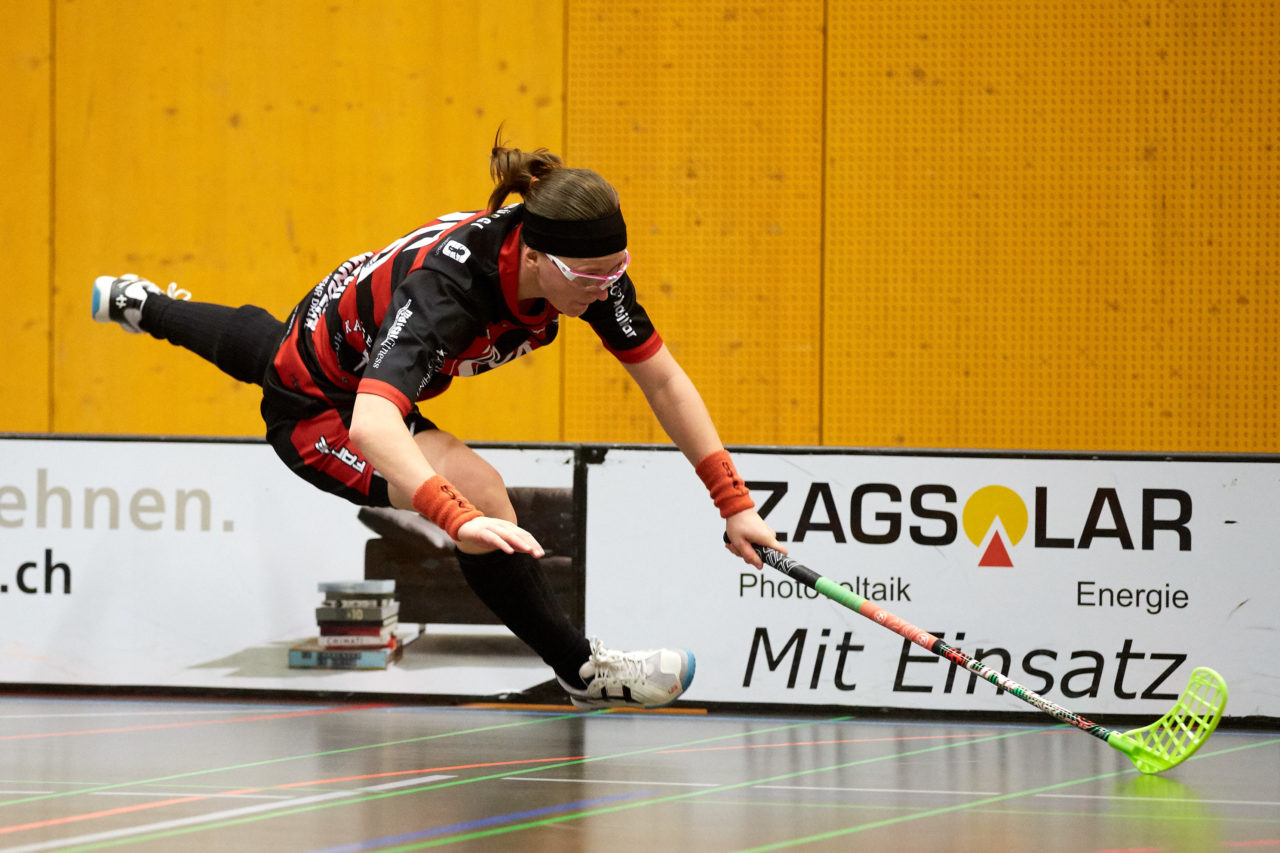 Ad Astra Sarnen - Floorball Zurich Lioness Resultat 5 : 4 nach Penaltyschiessen 
am 22. Januar 2017 in der Dreifachhalle Sarnen 
Bild: Michael Peter und Stefan Bräutigam