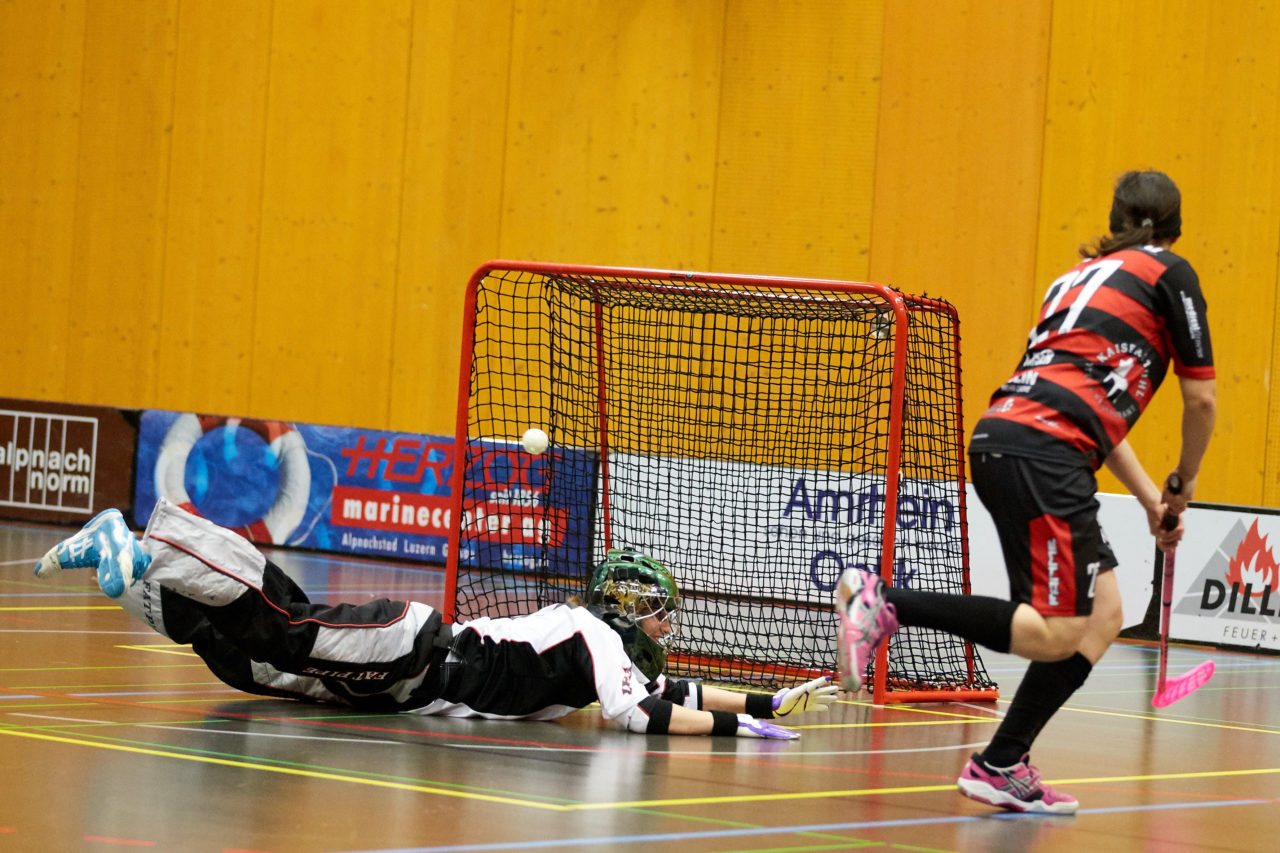 Ad Astra Sarnen - Floorball Zurich Lioness Resultat 5 : 4 nach Penaltyschiessen 
am 22. Januar 2017 in der Dreifachhalle Sarnen 
Bild: Michael Peter und Stefan Bräutigam