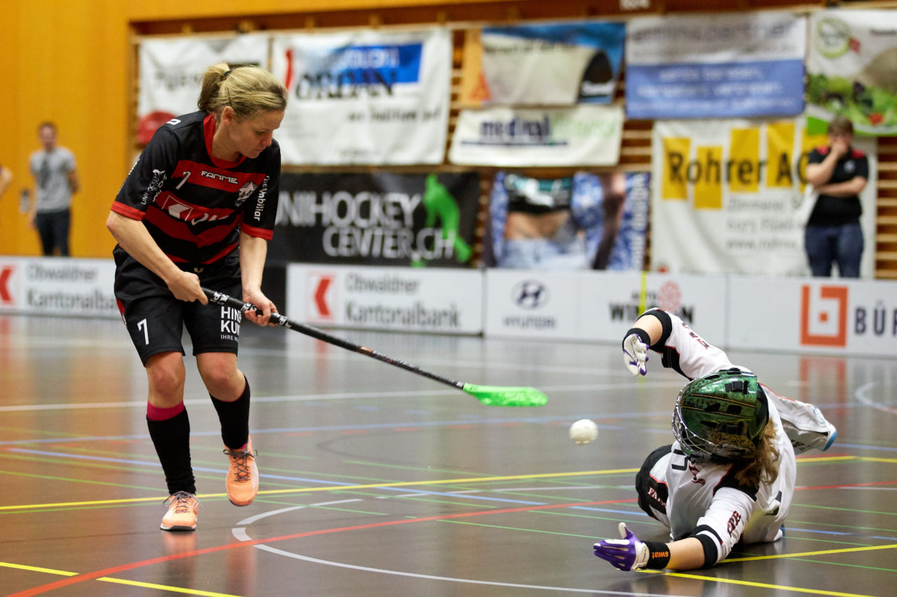 Ad Astra Sarnen - Floorball Zurich Lioness Resultat 5 : 4 nach Penaltyschiessen 
am 22. Januar 2017 in der Dreifachhalle Sarnen 
Bild: Michael Peter und Stefan Bräutigam