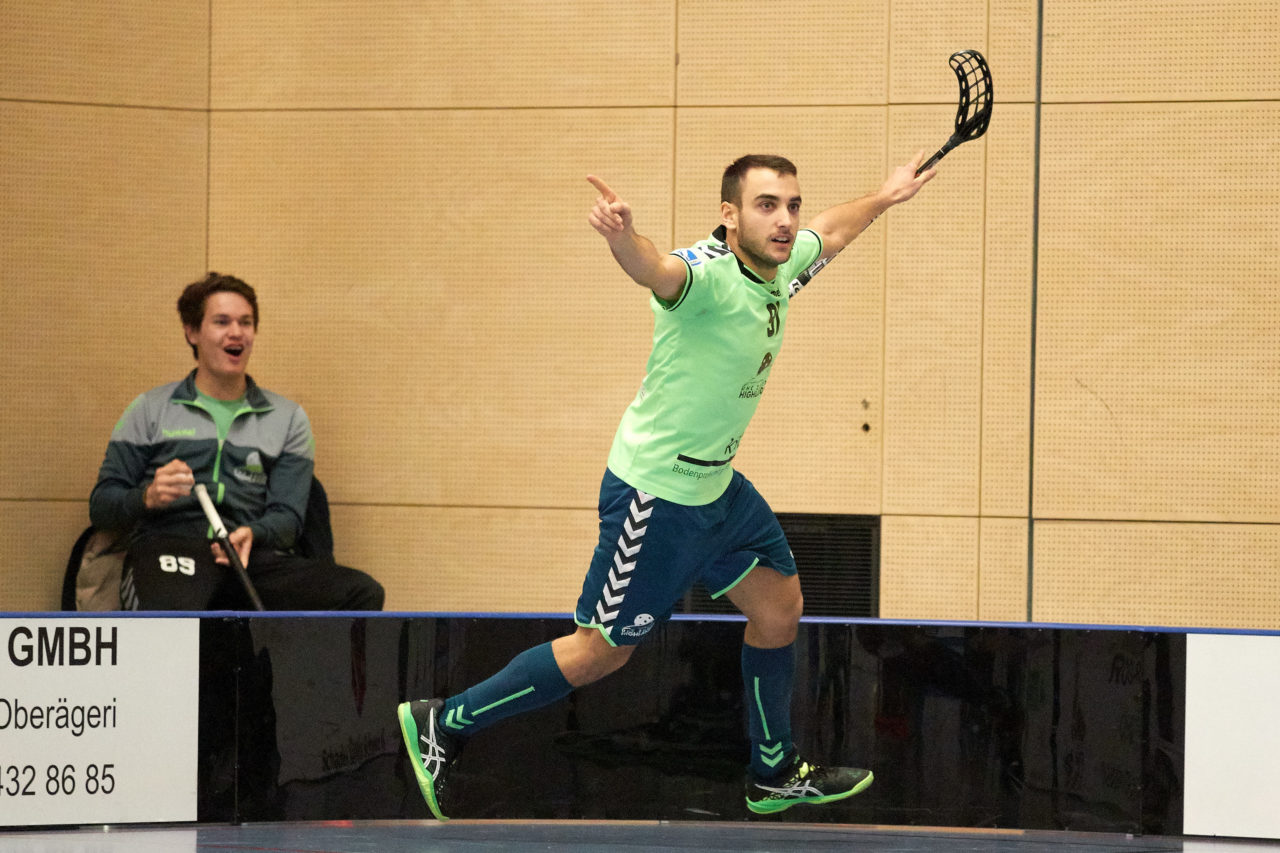 Zuger Highlands - Jona Uznach Flames 
Resultat 8 : 3 am 28. Januar 2017 in der Sporthalle Hofmatt in Oberägeri 
Bild: Michael Peter