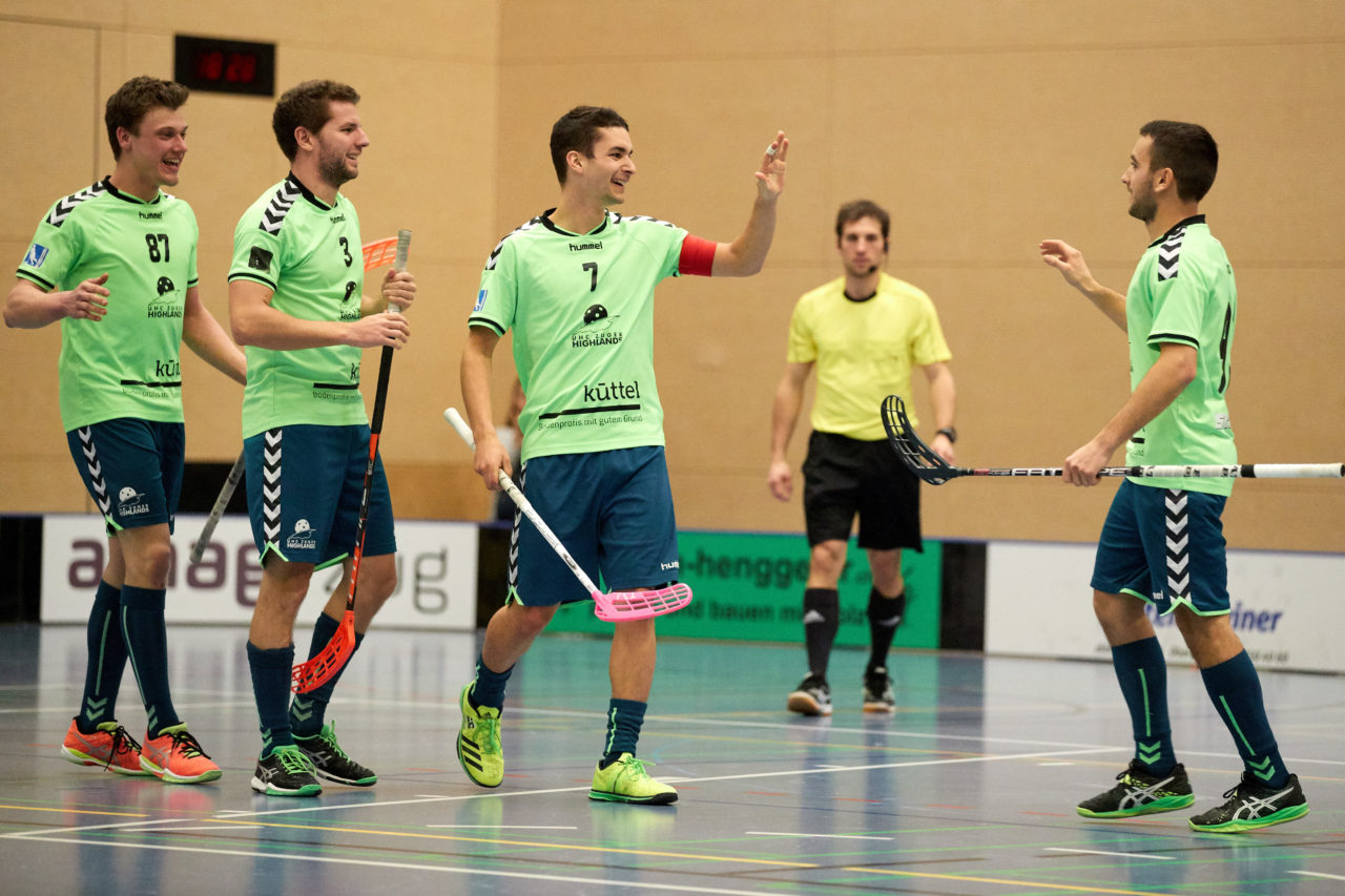Zuger Highlands - Jona Uznach Flames 
Resultat 8 : 3 am 28. Januar 2017 in der Sporthalle Hofmatt in Oberägeri 
Bild: Michael Peter