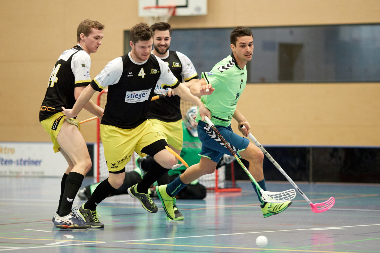 Zuger Highlands - Jona Uznach Flames 
Resultat 8 : 3 am 28. Januar 2017 in der Sporthalle Hofmatt in Oberägeri 
Bild: Michael Peter
