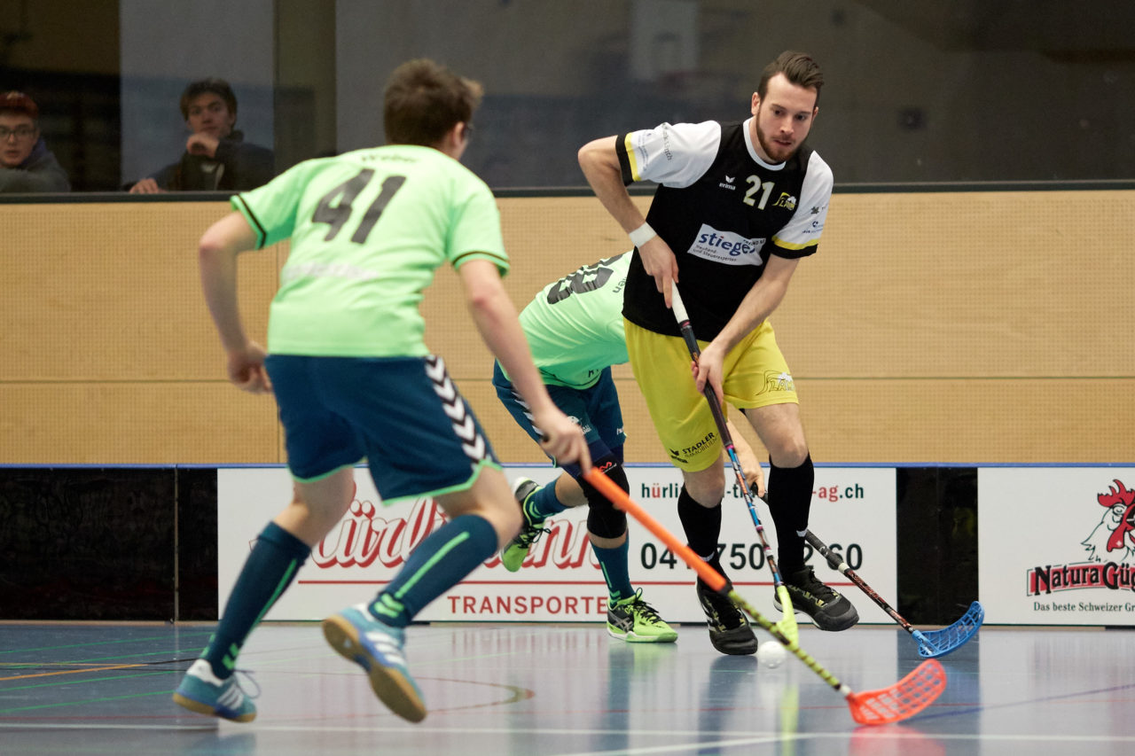 Zuger Highlands - Jona Uznach Flames 
Resultat 8 : 3 am 28. Januar 2017 in der Sporthalle Hofmatt in Oberägeri 
Bild: Michael Peter