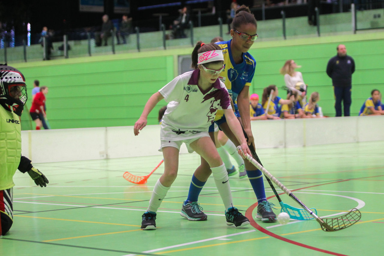 Hardau (Zürich), 28.01.2017, Unihockey Juniorinnen C 8. Runde, Unihockey Limmattal I - UHC Dietlikon, Maeva Don (Nr. 51, UHC Dietlikon) vor dem Tor

(Claudio Schwarz, unihockey-fotos.ch)