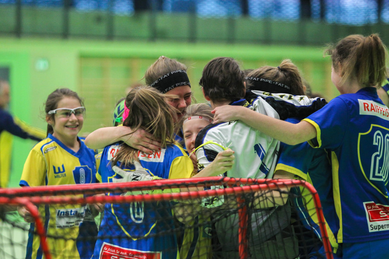 Hardau (Zürich), 28.01.2017, Unihockey Juniorinnen C 8. Runde, Unihockey Limmattal I - UHC Dietlikon, Jubel über die Finalqualifikation

(Claudio Schwarz, unihockey-fotos.ch)