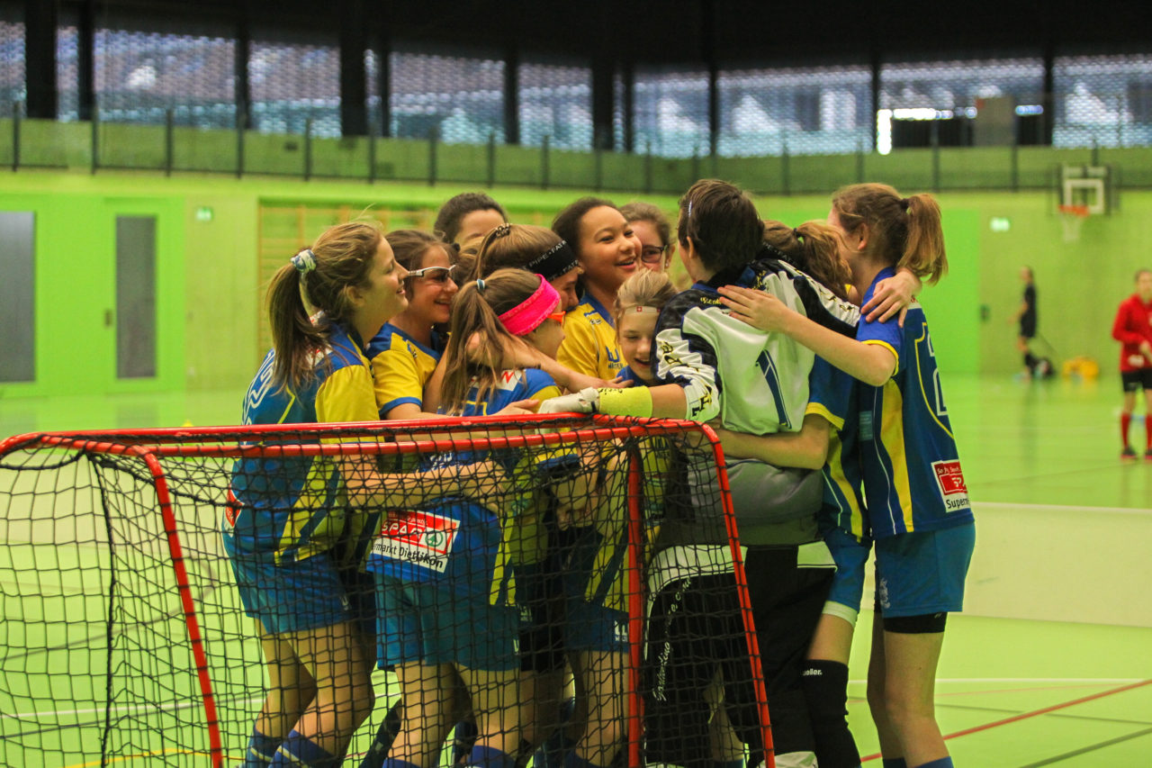 Hardau (Zürich), 28.01.2017, Unihockey Juniorinnen C 8. Runde, Unihockey Limmattal I - UHC Dietlikon, Jubel über die Finalqualifikation

(Claudio Schwarz, unihockey-fotos.ch)