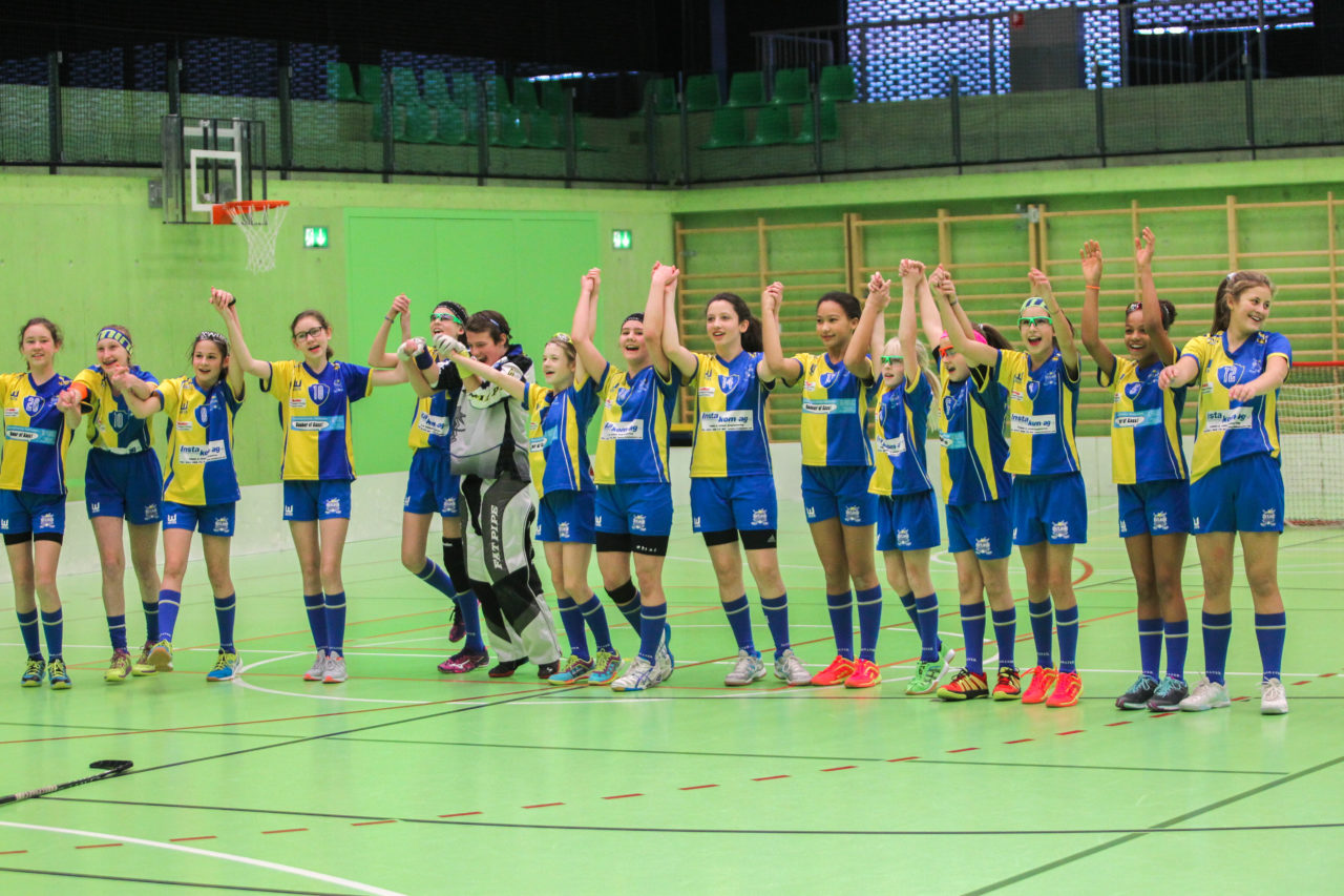 Hardau (Zürich), 28.01.2017, Unihockey Juniorinnen C 8. Runde, Unihockey Limmattal I - UHC Dietlikon, Jubel über die Finalqualifikation

(Claudio Schwarz, unihockey-fotos.ch)
