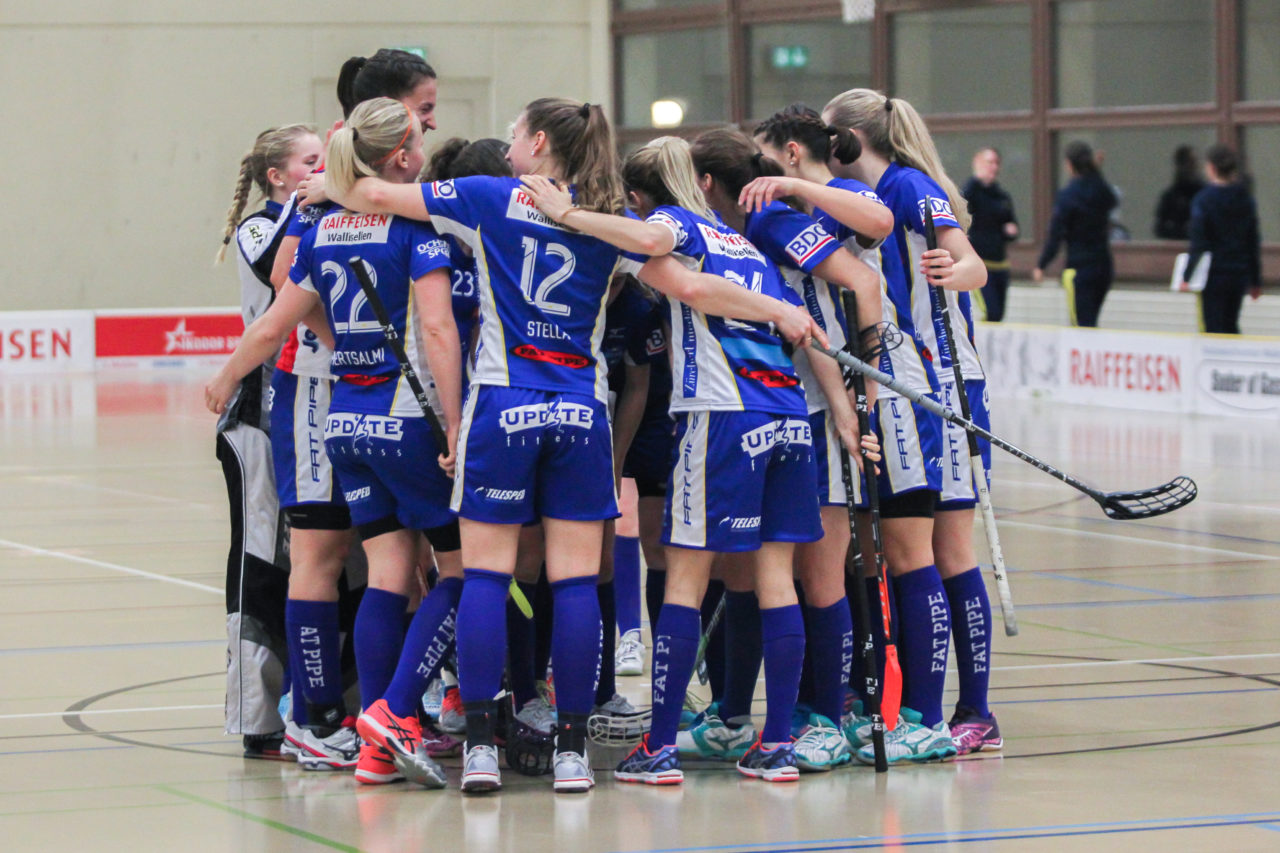 Hüenerweid (Dietlikon), 07.01.2017, Unihockey Damen NLA 15. Runde, UHC Dietlikon - Zug United, Torjubel UHC Dietlikon

(Claudio Schwarz, unihockey-fotos.ch)