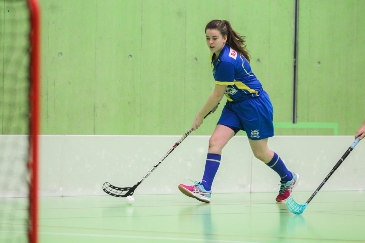 Hardau (Zürich), 28.01.2017, Unihockey Juniorinnen C 8. Runde, Unihockey Limmattal I - UHC Dietlikon, Erina Domfeld (Nr. 5, UHC Dietlikon) am Ball

(Claudio Schwarz, unihockey-fotos.ch)