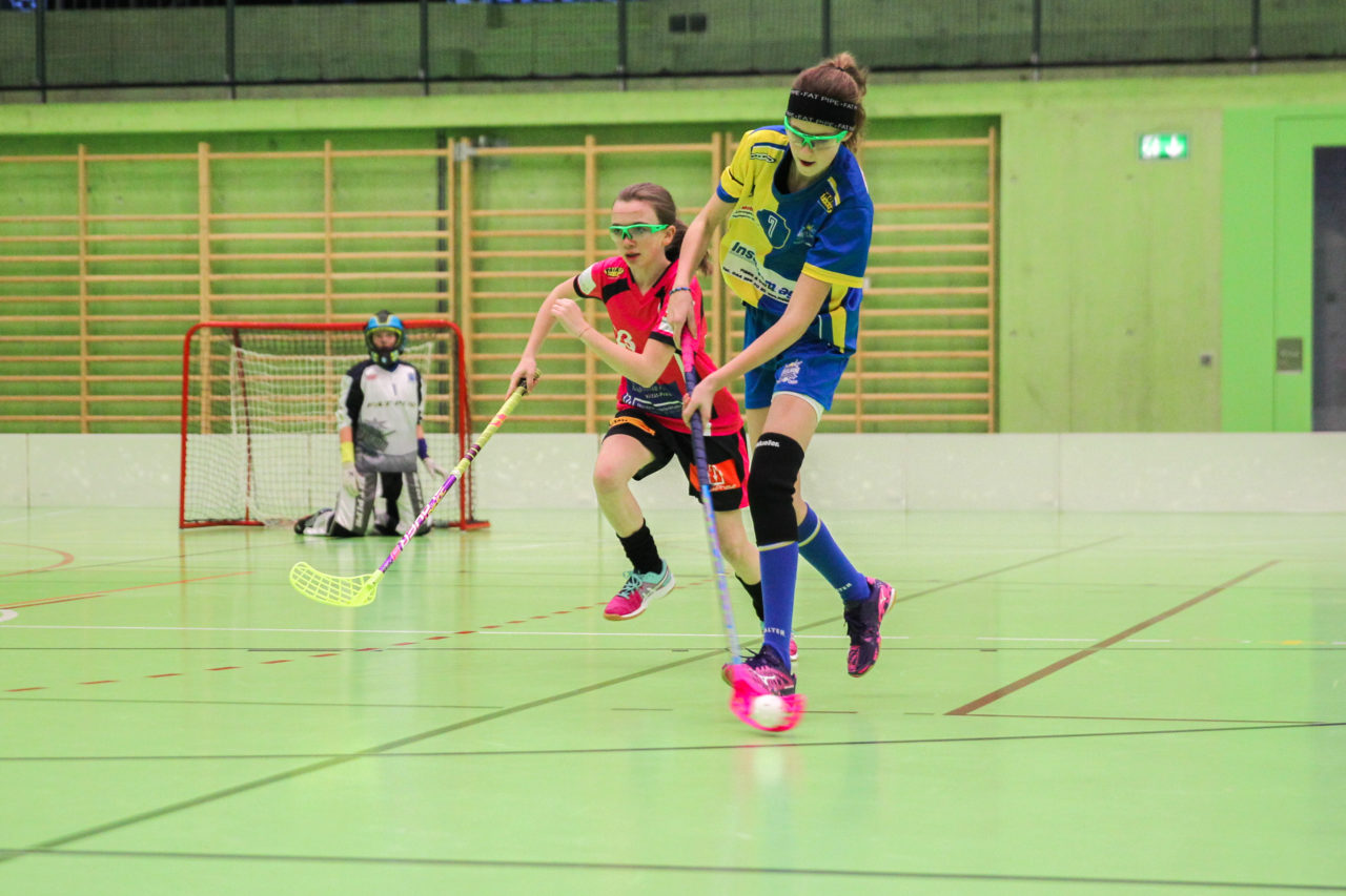 Hardau (Zürich), 28.01.2017, Unihockey Juniorinnen C 8. Runde, Unihockey Limmattal I - UHC Dietlikon, Chantal Renz (Nr. 7, UHC Dietlikon) mit einem Abschluss

(Claudio Schwarz, unihockey-fotos.ch)