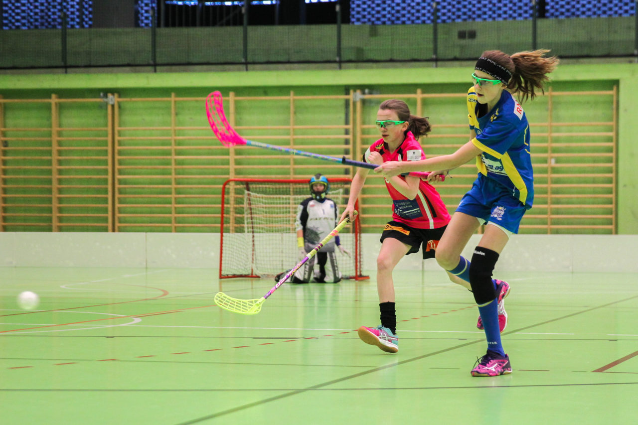 Hardau (Zürich), 28.01.2017, Unihockey Juniorinnen C 8. Runde, Unihockey Limmattal I - UHC Dietlikon, Chantal Renz (Nr. 7, UHC Dietlikon) mit einem Abschluss

(Claudio Schwarz, unihockey-fotos.ch)