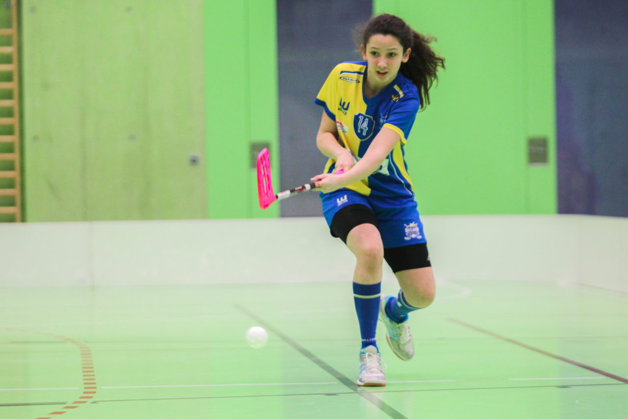 Hardau (Zürich), 28.01.2017, Unihockey Juniorinnen C 8. Runde, Unihockey Limmattal I - UHC Dietlikon, Carla Tognoni (Nr. 14, UHC Dietlikon) mit einem Torabschluss

(Claudio Schwarz, unihockey-fotos.ch)