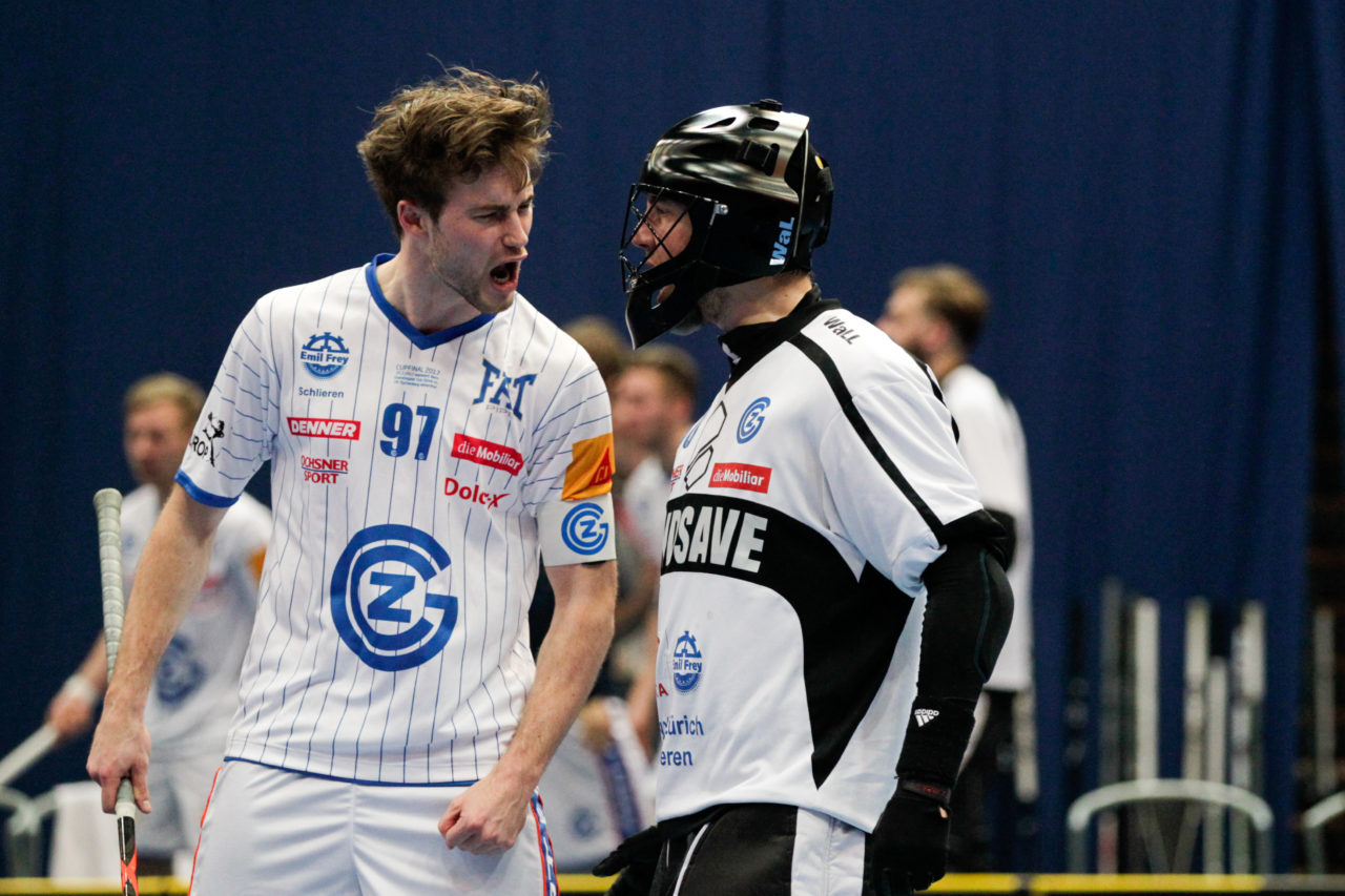 25.2.2017; Bern; Unihockey Cupfinal Herren 2017; GC Unihockey - HC Rychenberg Winterthur; Luca Graf (Nr. 97, GC Unihockey) jubelt mit Pascal Meier (Nr. 30, GC Unihockey).
 
(Claudio Thoma/freshfocus)