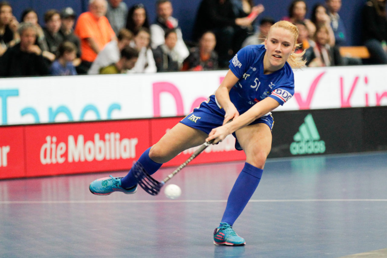 25.2.2017; Bern; Unihockey Cupfinal Damen 2017; UHC Dietlikon - Piranha Chur; Sereina Zwissler (Nr. 51, UHC Dietlikon) mit einem Abschluss.
 
(Claudio Thoma/freshfocus)