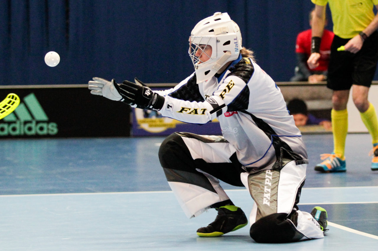 25.2.2017; Bern; Unihockey Cupfinal Damen 2017; UHC Dietlikon - Piranha Chur; Monika Schmid (Nr. 29, UHC Dietlikon) hat den Ball im Bilck.
 
(Claudio Thoma/freshfocus)