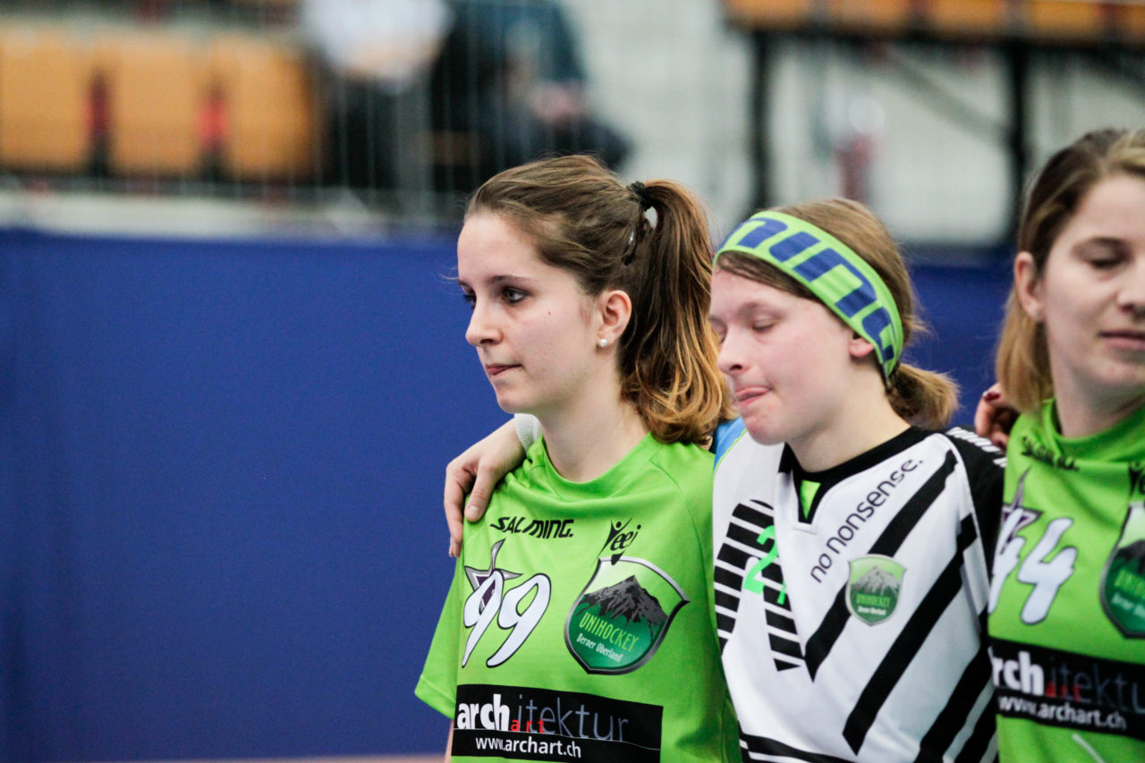 Wankdorfhalle (Bern), 25.02.2017, Unihockey Herren KF Ligacup Final, UHC Oekingen - UH Berner Oberland, Enttaeuschung bei BEO. 

(Claudio Thoma, unihockey-fotos.ch)

Copyright: Claudio Thoma, unihockey-fotos.ch – Dieses Bild wurde durch swiss unihockey lizenziert und darf ausschliesslich auf den Online-Kanälen von swiss unihockey verwendet werden. Die redaktionelle oder kommerzielle Nutzung durch Dritte (Medien, Vereine, Unternehmen oder Privatpersonen) per Download von diesem flickr-Account ist ausgeschlossen. Das Bild kann bei Interesse via unihockey-fotos.ch kostenpflichtig lizenziert werden. unihockey-fotos.ch behält sich vor, fehlbaren Medien, Vereinen, Unternehmen oder Privatpersonen Bilder mit einem Zuschlag in Rechnung zu stellen.