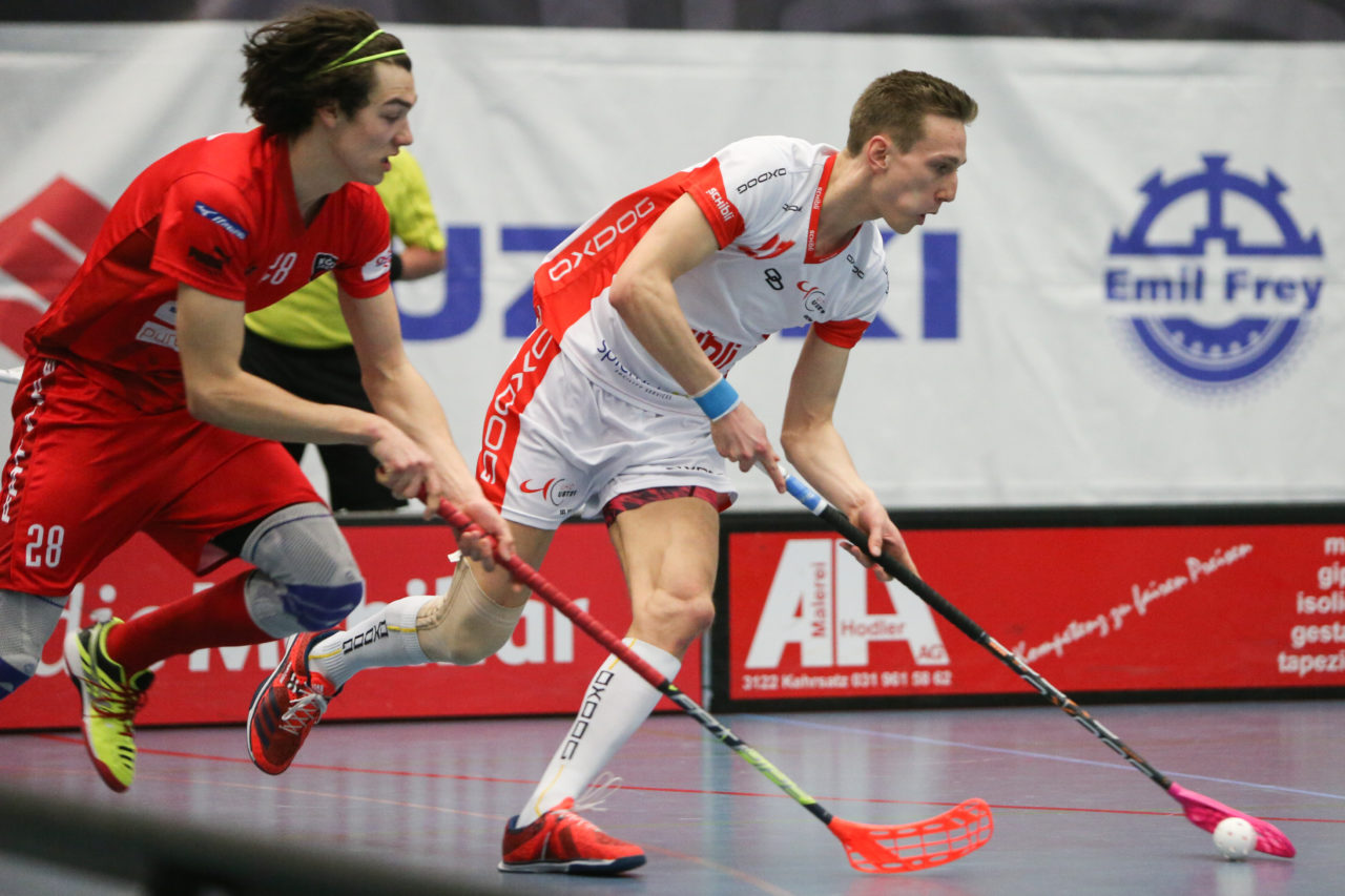 Sporthalle Weissenstein (Bern), 23.09.2016, Unihockey Herren U21 A Playoff Viertelfinal Spiel 5, Floorball Köniz - UHC Uster, Timon Stäubli (Nr. 21, UHC Uster)

(Severin Binkert, unihockey-fotos.ch)

Copyright: Severin Binkert, unihockey-fotos.ch – Dieses Bild wurde durch swiss unihockey lizenziert und darf ausschliesslich auf den Online-Kanälen von swiss unihockey verwendet werden. Die redaktionelle oder kommerzielle Nutzung durch Dritte (Medien, Vereine, Unternehmen oder Privatpersonen) per Download von diesem flickr-Account ist ausgeschlossen. Das Bild kann bei Interesse via unihockey-fotos.ch kostenpflichtig lizenziert werden. unihockey-fotos.ch behält sich vor, fehlbaren Medien, Vereinen, Unternehmen oder Privatpersonen Bilder mit einem Zuschlag in Rechnung zu stellen.