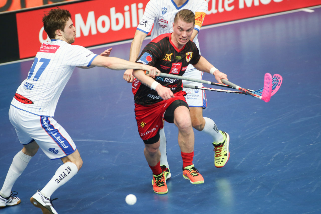 Wankdorfhalle (Bern), 25.02.2017, Unihockey Herren GF Schweizer Cup Final, GC Unihockey - HC Rychenberg Winterthur, Fredrik Holtz (Nr. 8, HC Rychenberg Winterthur)

(Severin Binkert, unihockey-fotos.ch)

Copyright: Severin Binkert, unihockey-fotos.ch – Dieses Bild wurde durch swiss unihockey lizenziert und darf ausschliesslich auf den Online-Kanälen von swiss unihockey verwendet werden. Die redaktionelle oder kommerzielle Nutzung durch Dritte (Medien, Vereine, Unternehmen oder Privatpersonen) per Download von diesem flickr-Account ist ausgeschlossen. Das Bild kann bei Interesse via unihockey-fotos.ch kostenpflichtig lizenziert werden. unihockey-fotos.ch behält sich vor, fehlbaren Medien, Vereinen, Unternehmen oder Privatpersonen Bilder mit einem Zuschlag in Rechnung zu stellen.