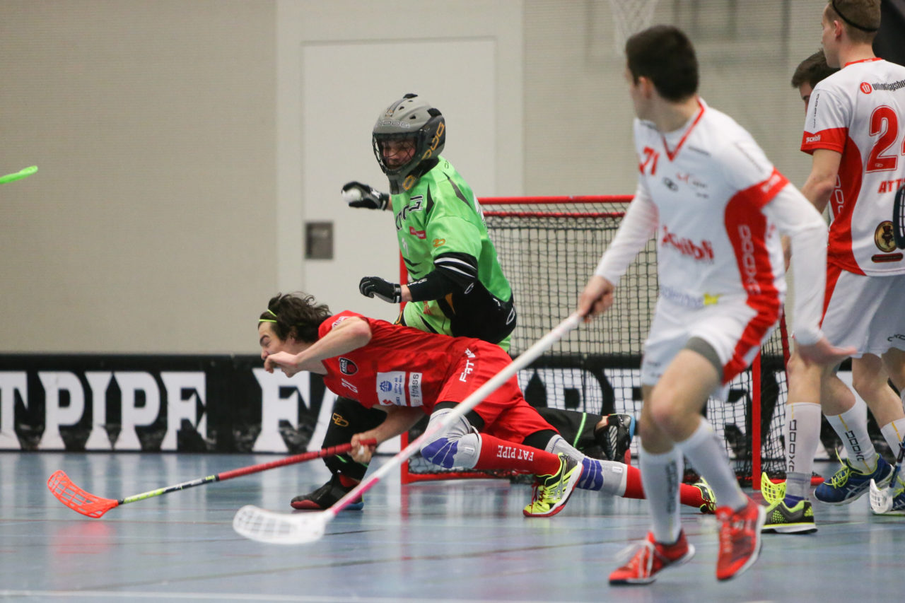 Sporthalle Weissenstein (Bern), 23.09.2016, Unihockey Herren U21 A Playoff Viertelfinal Spiel 5, Floorball Köniz - UHC Uster, Nicola Brütsch (Nr. 37, UHC Uster)

(Severin Binkert, unihockey-fotos.ch)

Copyright: Severin Binkert, unihockey-fotos.ch – Dieses Bild wurde durch swiss unihockey lizenziert und darf ausschliesslich auf den Online-Kanälen von swiss unihockey verwendet werden. Die redaktionelle oder kommerzielle Nutzung durch Dritte (Medien, Vereine, Unternehmen oder Privatpersonen) per Download von diesem flickr-Account ist ausgeschlossen. Das Bild kann bei Interesse via unihockey-fotos.ch kostenpflichtig lizenziert werden. unihockey-fotos.ch behält sich vor, fehlbaren Medien, Vereinen, Unternehmen oder Privatpersonen Bilder mit einem Zuschlag in Rechnung zu stellen.