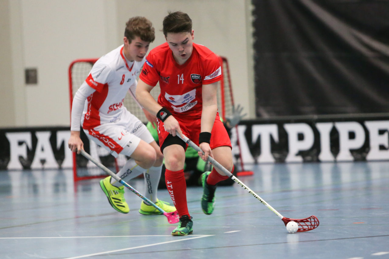 Sporthalle Weissenstein (Bern), 23.09.2016, Unihockey Herren U21 A Playoff Viertelfinal Spiel 5, Floorball Köniz - UHC Uster, Michael Gross (Nr. 14, Floorball Köniz)

(Severin Binkert, unihockey-fotos.ch)

Copyright: Severin Binkert, unihockey-fotos.ch – Dieses Bild wurde durch swiss unihockey lizenziert und darf ausschliesslich auf den Online-Kanälen von swiss unihockey verwendet werden. Die redaktionelle oder kommerzielle Nutzung durch Dritte (Medien, Vereine, Unternehmen oder Privatpersonen) per Download von diesem flickr-Account ist ausgeschlossen. Das Bild kann bei Interesse via unihockey-fotos.ch kostenpflichtig lizenziert werden. unihockey-fotos.ch behält sich vor, fehlbaren Medien, Vereinen, Unternehmen oder Privatpersonen Bilder mit einem Zuschlag in Rechnung zu stellen.