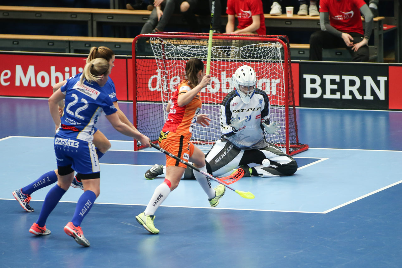 Wankdorfhalle (Bern), 25.02.2017, Unihockey Damen GF Schweizer Cup Final, UHC Dietlikon - Piranha Chur, Monika Schmid (Nr. 29, UHC Dietlikon)

(Severin Binkert, unihockey-fotos.ch)

Copyright: Severin Binkert, unihockey-fotos.ch – Dieses Bild wurde durch swiss unihockey lizenziert und darf ausschliesslich auf den Online-Kanälen von swiss unihockey verwendet werden. Die redaktionelle oder kommerzielle Nutzung durch Dritte (Medien, Vereine, Unternehmen oder Privatpersonen) per Download von diesem flickr-Account ist ausgeschlossen. Das Bild kann bei Interesse via unihockey-fotos.ch kostenpflichtig lizenziert werden. unihockey-fotos.ch behält sich vor, fehlbaren Medien, Vereinen, Unternehmen oder Privatpersonen Bilder mit einem Zuschlag in Rechnung zu stellen.