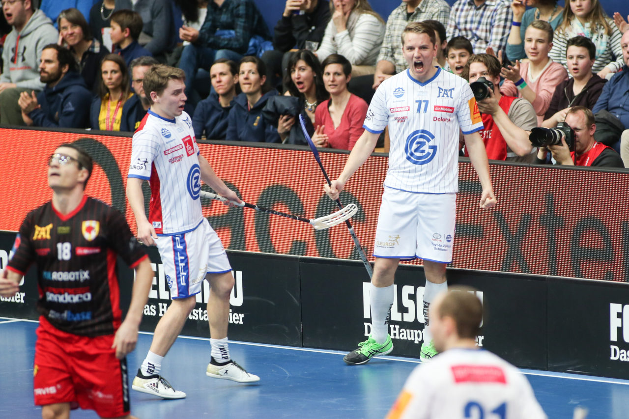 Wankdorfhalle (Bern), 25.02.2017, Unihockey Herren GF Schweizer Cup Final, GC Unihockey - HC Rychenberg Winterthur, Niko Juhola (Nr. 77, GC Unihockey)

(Severin Binkert, unihockey-fotos.ch)

Copyright: Severin Binkert, unihockey-fotos.ch – Dieses Bild wurde durch swiss unihockey lizenziert und darf ausschliesslich auf den Online-Kanälen von swiss unihockey verwendet werden. Die redaktionelle oder kommerzielle Nutzung durch Dritte (Medien, Vereine, Unternehmen oder Privatpersonen) per Download von diesem flickr-Account ist ausgeschlossen. Das Bild kann bei Interesse via unihockey-fotos.ch kostenpflichtig lizenziert werden. unihockey-fotos.ch behält sich vor, fehlbaren Medien, Vereinen, Unternehmen oder Privatpersonen Bilder mit einem Zuschlag in Rechnung zu stellen.